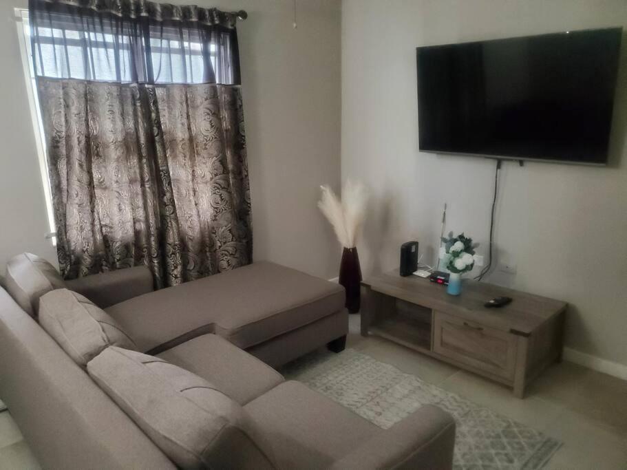 קינגסטון Modern Apartment At The Worthington מראה חיצוני תמונה
