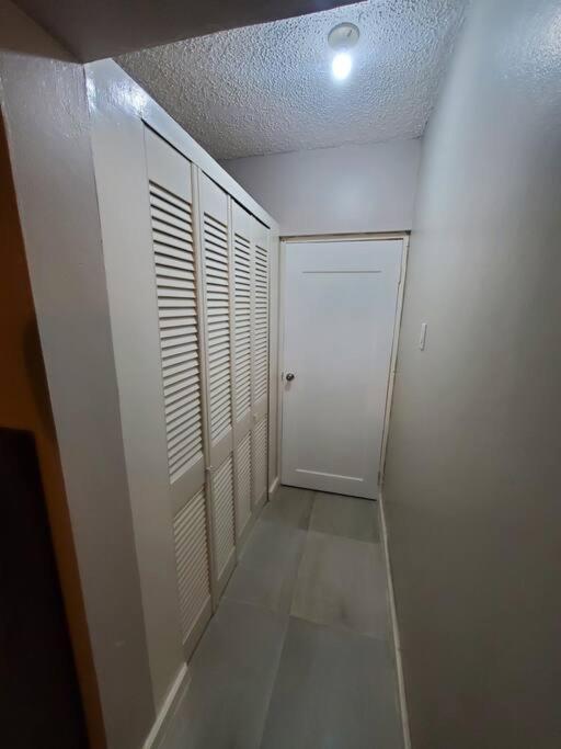 קינגסטון Modern Apartment At The Worthington מראה חיצוני תמונה