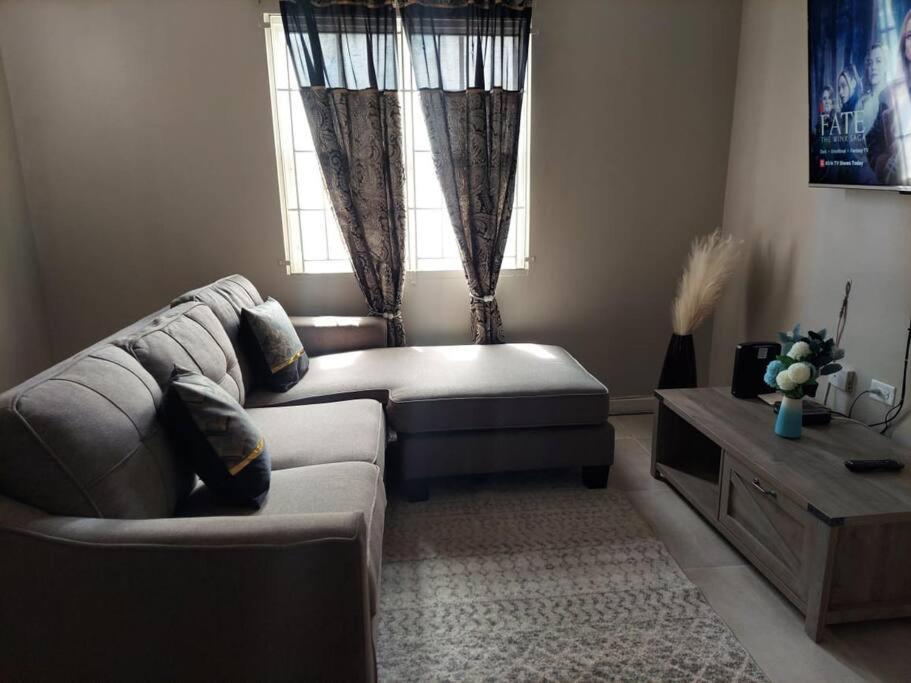 קינגסטון Modern Apartment At The Worthington מראה חיצוני תמונה